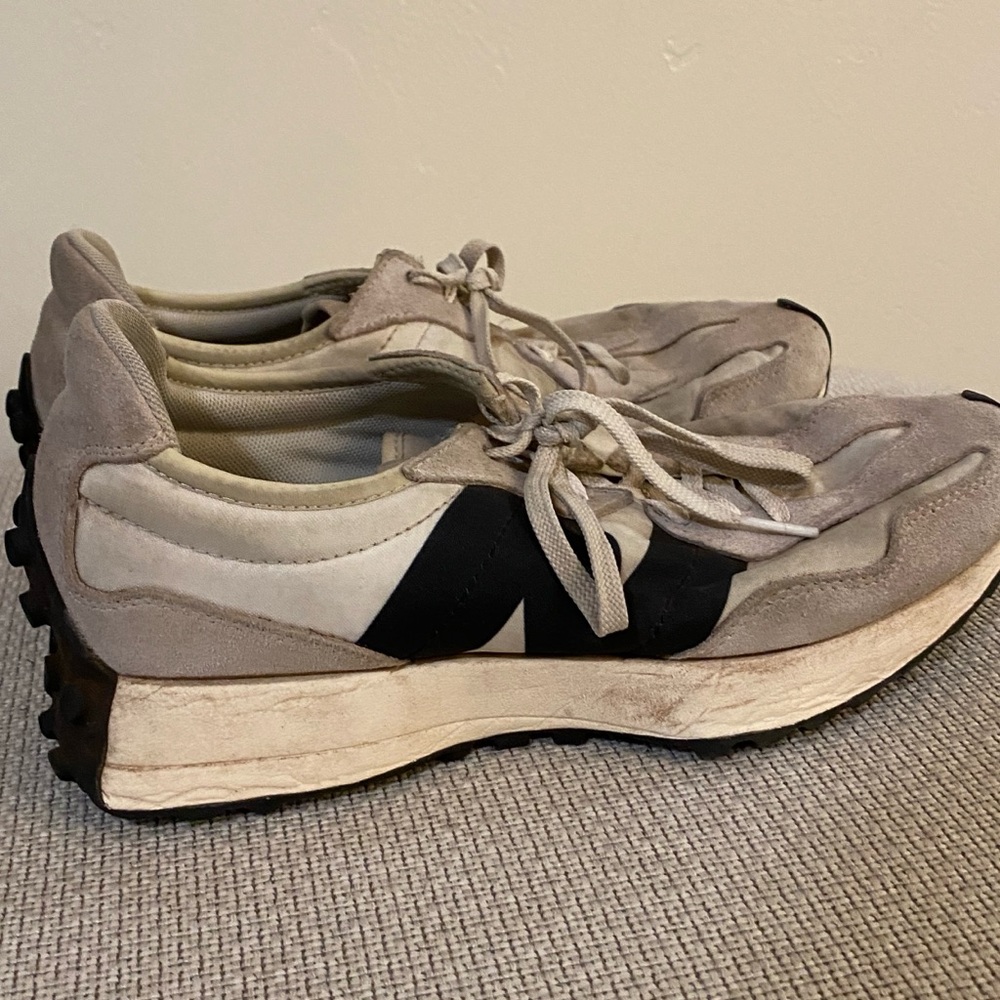 Women’s new balance sneakers